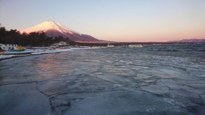 山中湖と富士山